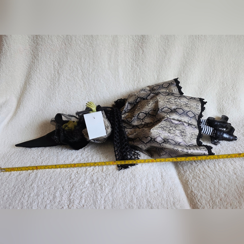 24' Halloween Witch in snake black Lace Dress W/ broom Posable Sitting Doll NWT - Picture 5 of 5